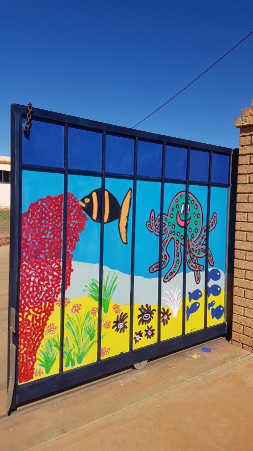 Meekatharra Outback Beach House Exteriör bild