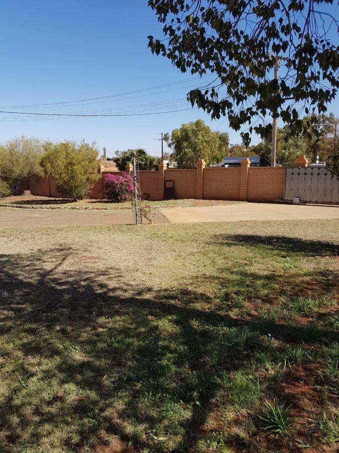 Meekatharra Outback Beach House Exteriör bild
